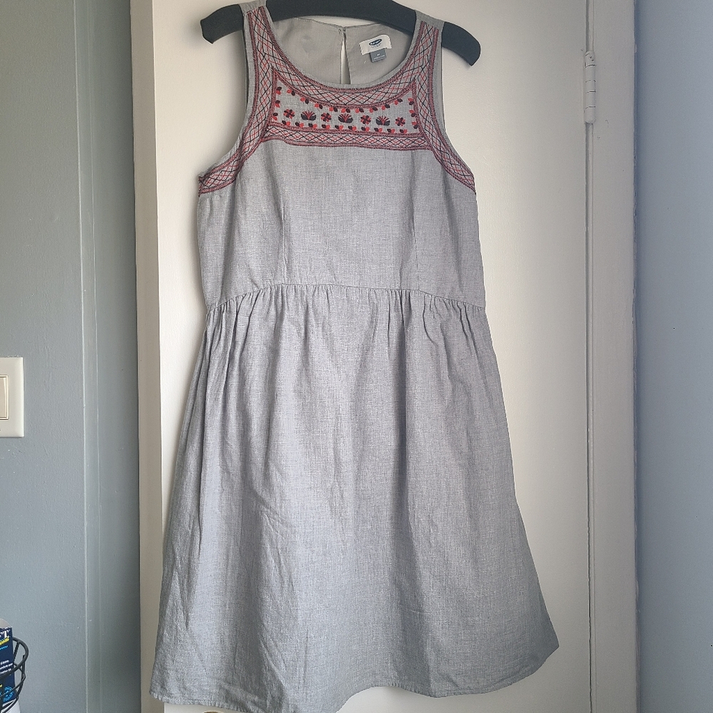 Old Navy Women Embroidered Gray Dress Size M